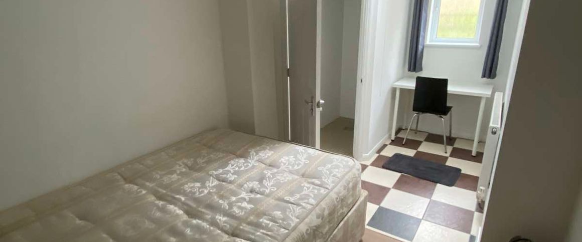 Bridgefield Close Room 2 - Photo 1