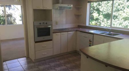 Spacious family home - Photo 3