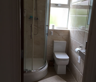 1 bedroom in a house share to rent - Photo 4