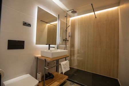 Calle de Jesús del Gran Poder, Madrid, Community of Madrid 28026 - Photo 3