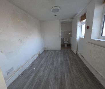 6 bedroom detached house to rent - Photo 5