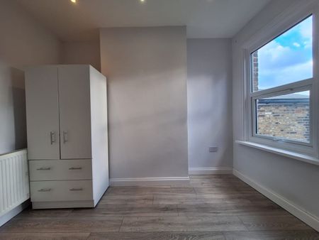 4 Bed Terraced House, Almond Road, N17 - Photo 2