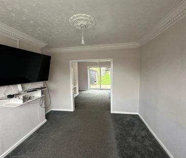 3 bedroom semi-detached house to rent - Photo 6