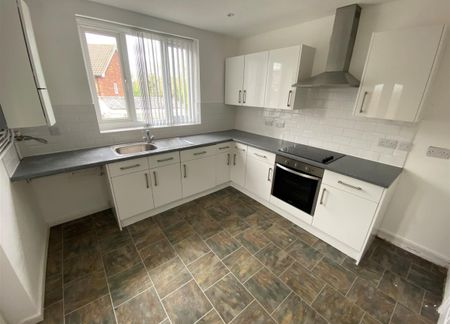 2 bedroom maisonette to rent - Photo 2