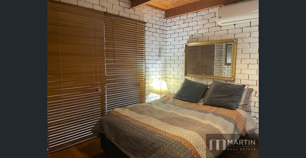 GREAT LOCATION - FURNISHED STUDIO APARTMENT - Photo 1