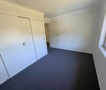 Large family home with favorable layout, views and fenced backyard - Photo 4