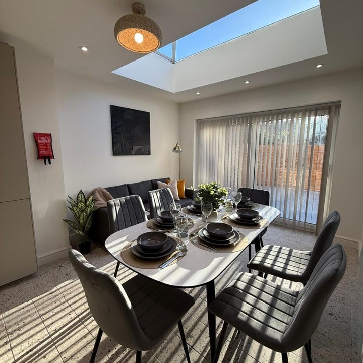 6 Bed Terraced House, Amhurst Park, N16 - Photo 1