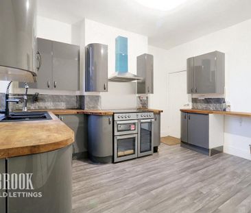 4 bedroom end of terrace house to rent - Photo 3