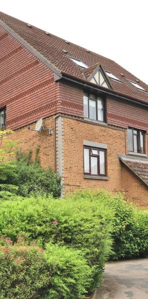 Dorchester Court, WokingProperty for lettings - Seymours - Photo 2