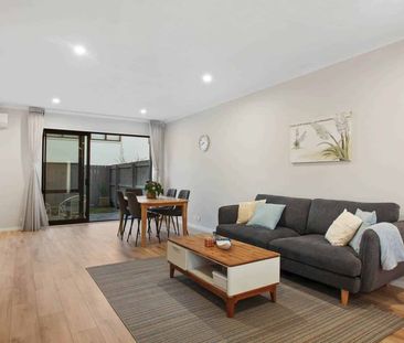 Stylish Townhouse Living in Whenuapai - Photo 4