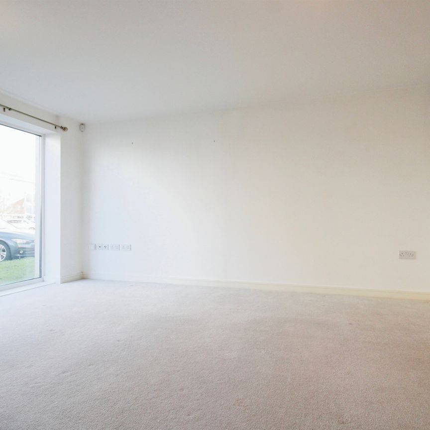 Overstone Court, Cardiff, Cardiff Bay - Photo 1