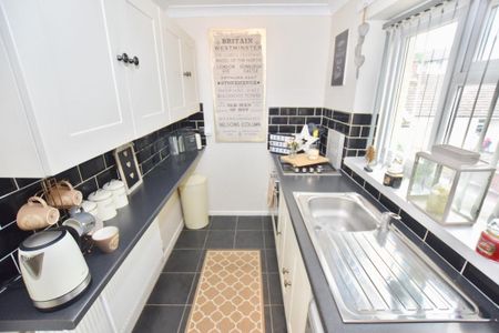 Bushberry Avenue, Tile Hill, Coventry - Photo 3