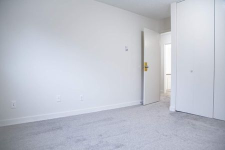 2 Bedroom - Renovated - Photo 4