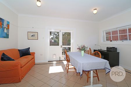 35 Bluett Cresent, Turvey Park NSW 2650 - Photo 2