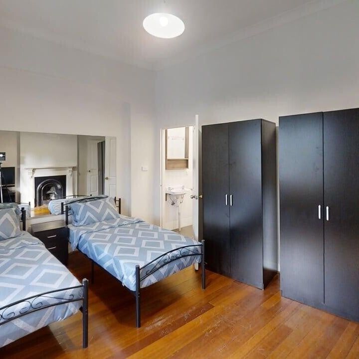 Chippendale - Photo 1