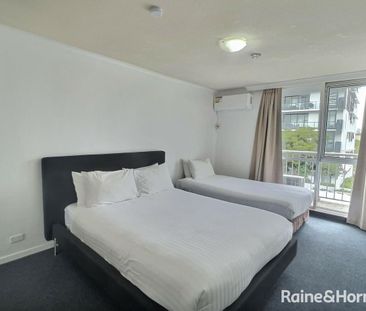 Beautifully Renovated Apartment in the Heart of Gladstone - Photo 2