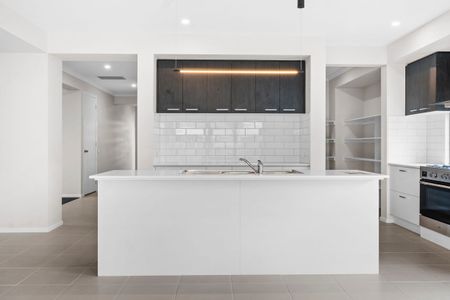 Brand New 4-Bedroom family Home for $800/week - Photo 5