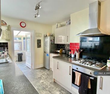 3 bedroom terraced house to rent - Photo 6