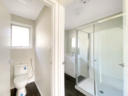 MT ALBERT - 2 bedroom unit with a garage - Photo 4