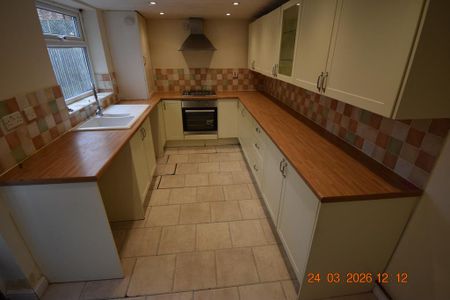 3 bedroom terraced house to rent - Photo 5