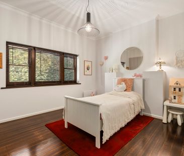 Exceptional Family Residence in a Parkside Position - Photo 4
