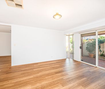 Solar-powered energy-efficient home! - Photo 1