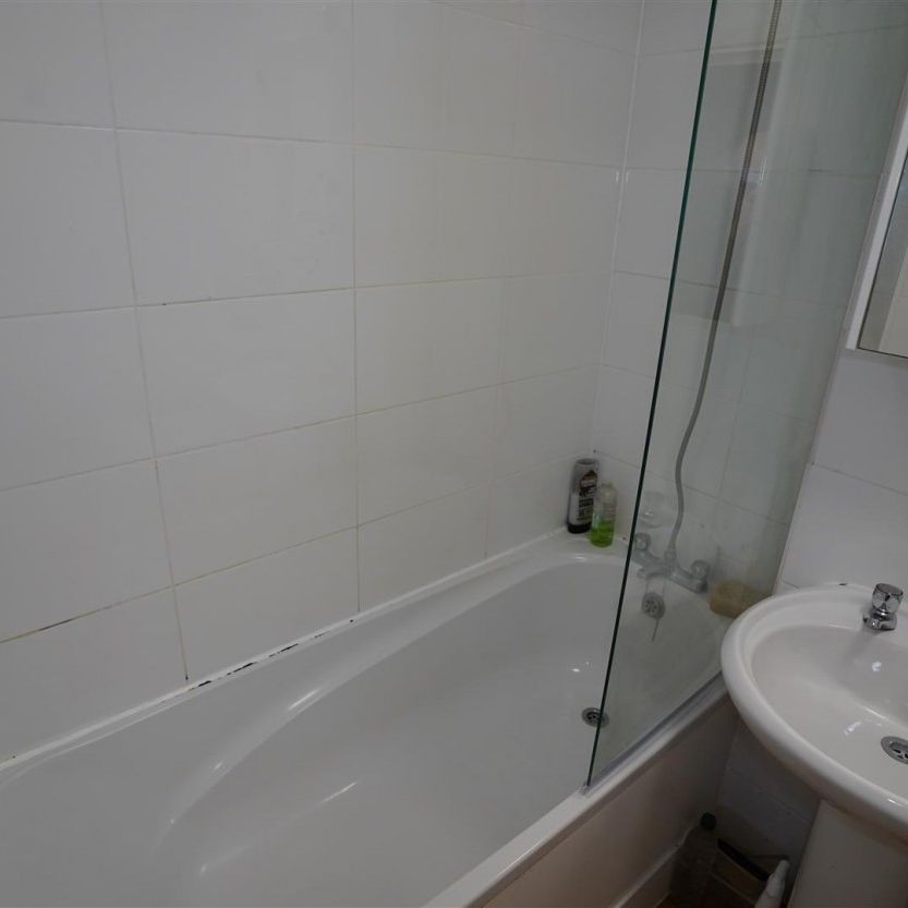 Canvey Island - Photo 1