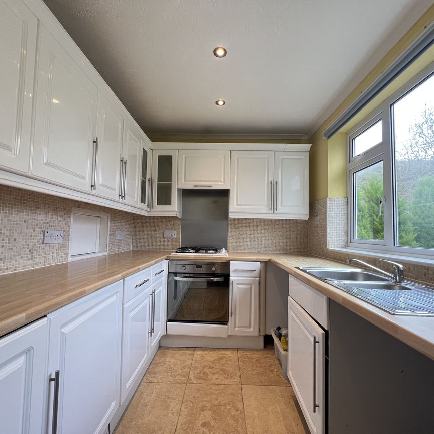 St. Peters Close, Chippenham - Photo 1