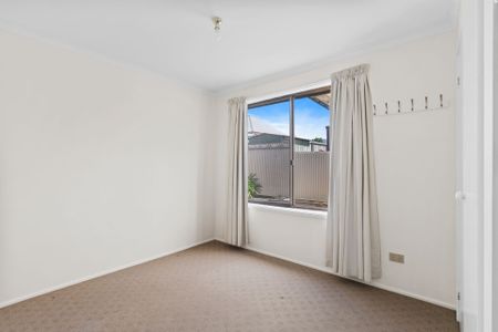 Low Maintenance Villa in Central Location - Photo 5