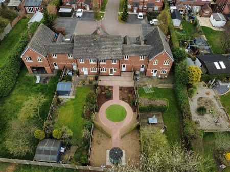 4 bedroom terraced house to rent - Photo 2