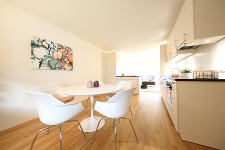 Moderne 3.5-Zimmerwohnung mit Balkon - Photo 2