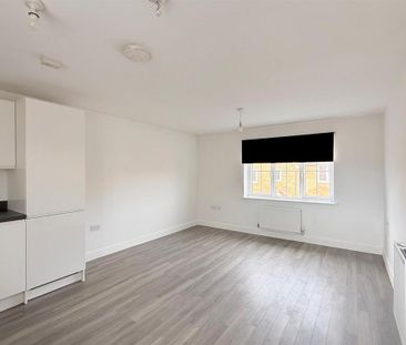 2 bedroom coach house to rent - Photo 1