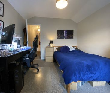 Sapphire Street, Adamsdown - Photo 2