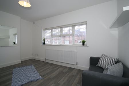 2 Bed Maisonette, Village Way East, HA2 - Photo 2