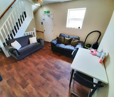 Room in a Shared House, Hastings Street, LU1 - Photo 2