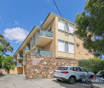 Stylish & Light-Filled One-Bedroom Apartment in Prime Camberwell Lo... - Photo 1