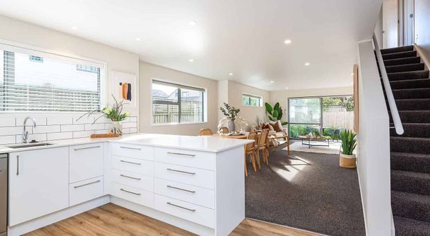 Big and roomy modern townhouse near city centre - Photo 1