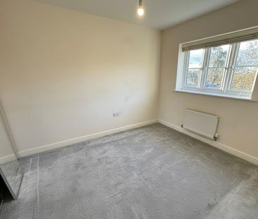 4 bedroom detached house to rent - Photo 2