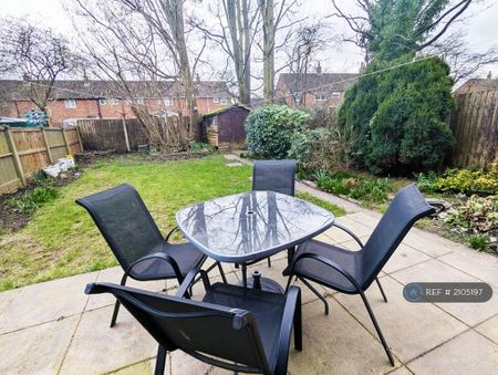 1 bedroom in a house share to rent - Photo 2
