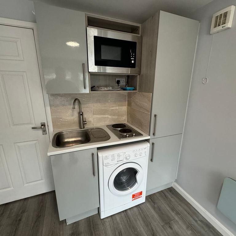 Studio to rent - Photo 1