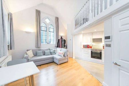 Lovely one bedroom apartment with own entrance set within a beautiful church conversion in Angel. - Photo 4