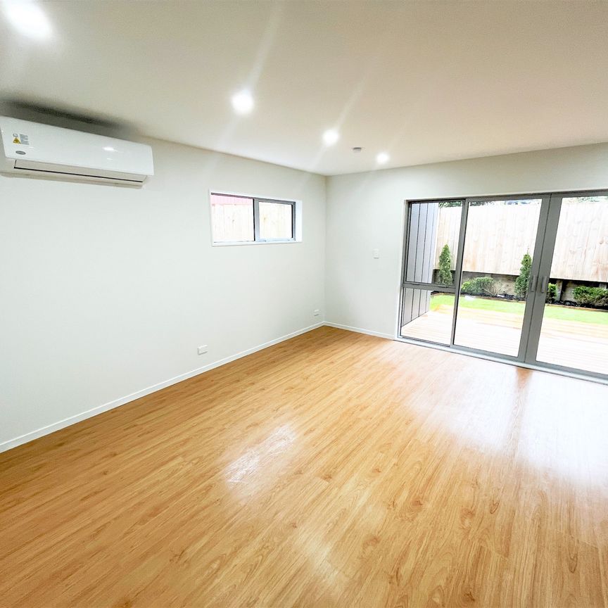 Modern Corner Ground Level Two-Bedroom, One Bathroom Apartment - Photo 1