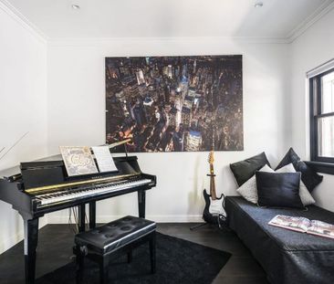 Perfect Family Living In Trendy Alexandria - Photo 2