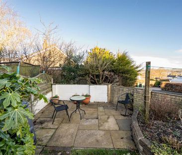 4 bedroom semi-detached house to rent - Photo 6