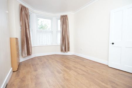 3 bedroom end of terrace house to rent - Photo 4