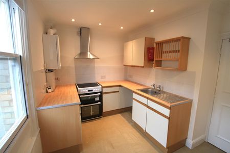 London Road South, Lowestoft - Photo 5