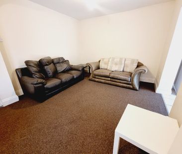 5 Bed Student Accommodation - Photo 3