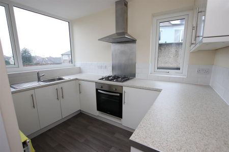 3 bedroom semi-detached house to rent - Photo 5