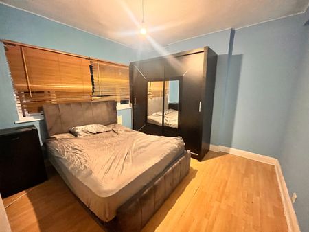 3 Bed Flat, Mundania Court, SE22 - Photo 3