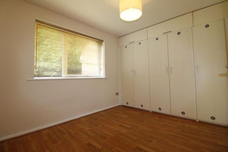 1 bedroom ground floor flat to rent - Photo 4